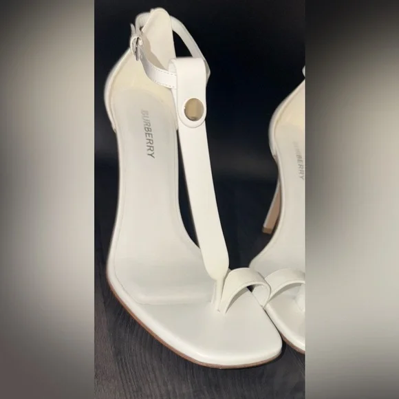 💰⬇️ BURBERRY 
Optic White Stephanie Pumps 
EU38.5 - Picture 12 of 13